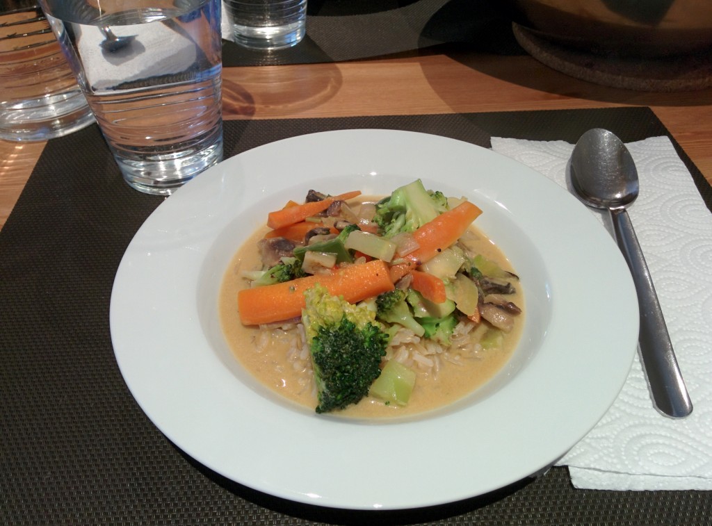 Reispfanne mit Brokkoli, Karotten und Champignons