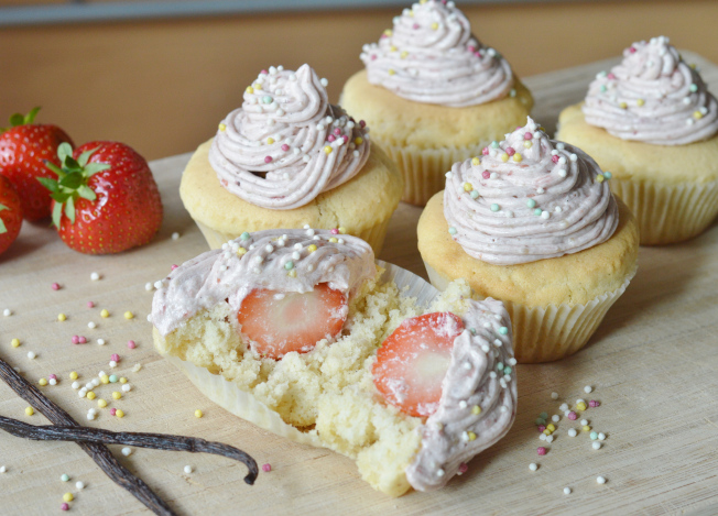 Vegane Erdbeer-Vanille-Cupcakes