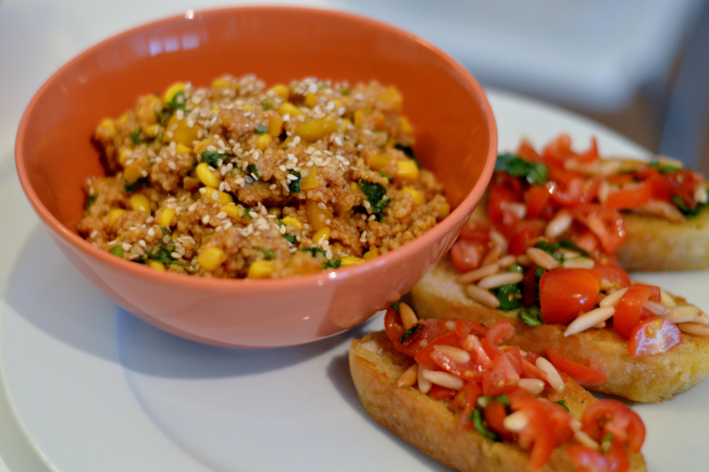 Veganer Couscous Salat mit Bruschetta aus Vegan for Youth